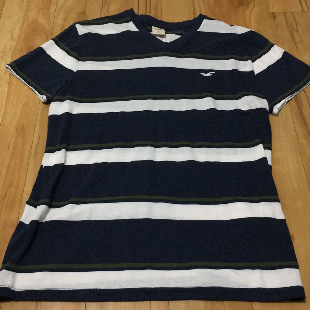 White dark blue and dark green tee